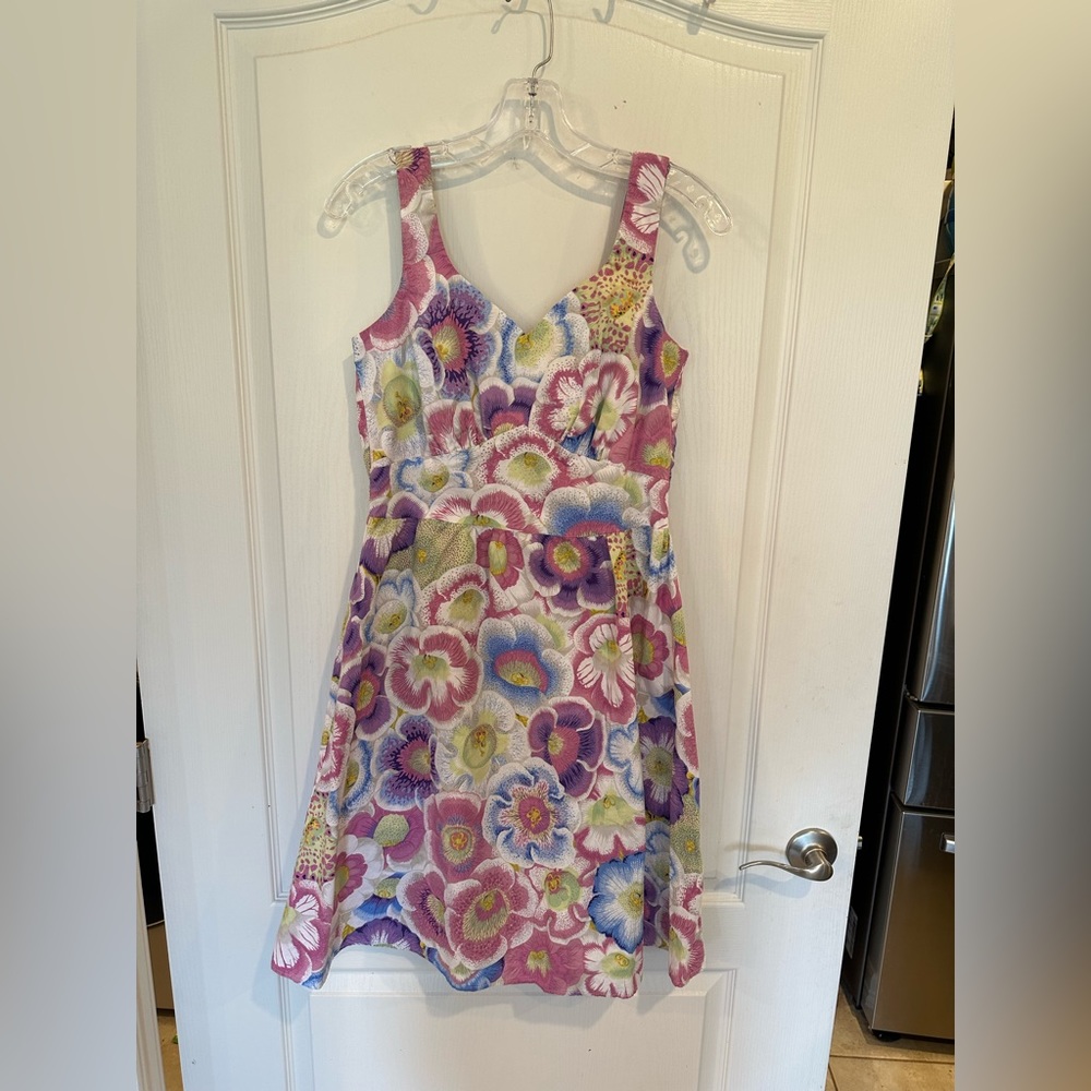 Retrolicious women’s floral fit and Flare dress. Size medium